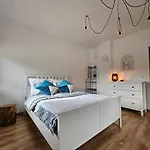 Zakatek Mala-apartamenty Nad Jeziorem *